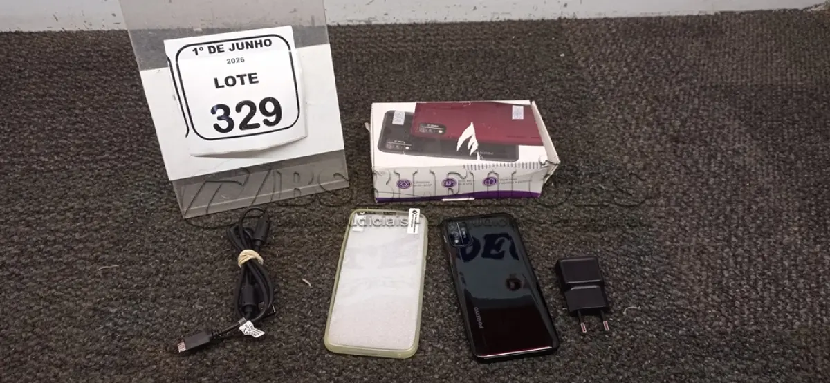 LOTE 329 - 01 SMARTPHONE COM CARREGADOR MODELO TWIST MARCA POSITIVO. (NO ESTADO) ATENÇÃO! FAZER A VISITAÇÃO ANTES DE ARREMATAR, NÃO SABEMOS SE FUNCIONA, LEILÃO NÃO TEM GARANTIA E NEM DEVOLUÇÃO, SUJEITO A POSSÍVEIS AVARIAS VISÍVEIS/OCULTAS E/OU AUSÊNCIA DE COMPONENTES.