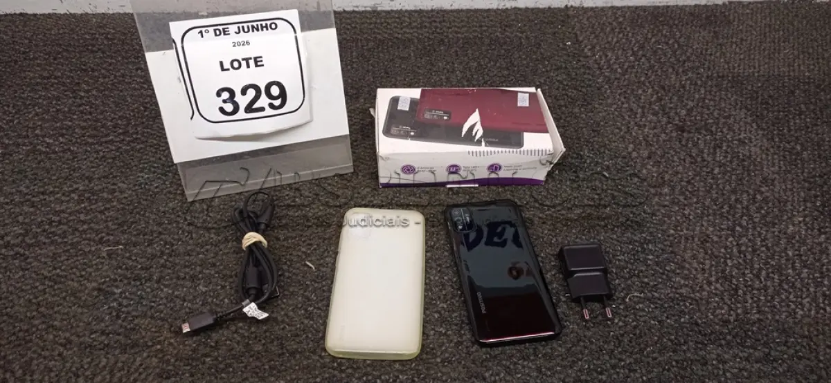 LOTE 329 - 01 SMARTPHONE COM CARREGADOR MODELO TWIST MARCA POSITIVO. (NO ESTADO) ATENÇÃO! FAZER A VISITAÇÃO ANTES DE ARREMATAR, NÃO SABEMOS SE FUNCIONA, LEILÃO NÃO TEM GARANTIA E NEM DEVOLUÇÃO, SUJEITO A POSSÍVEIS AVARIAS VISÍVEIS/OCULTAS E/OU AUSÊNCIA DE COMPONENTES.