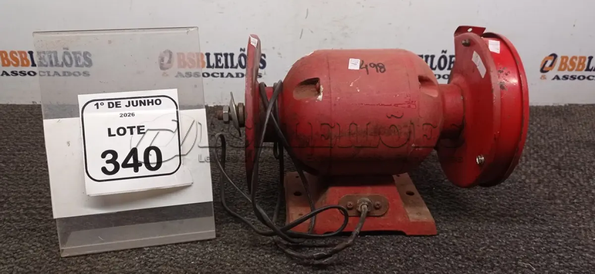 LOTE 340 - 01 MOTOR ELÉTRICO 6,15/3A. (NO ESTADO) ATENÇÃO! FAZER A VISITAÇÃO ANTES DE ARREMATAR, NÃO SABEMOS SE FUNCIONA, LEILÃO NÃO TEM GARANTIA E NEM DEVOLUÇÃO, SUJEITO A POSSÍVEIS AVARIAS VISÍVEIS/OCULTAS E/OU AUSÊNCIA DE COMPONENTES.