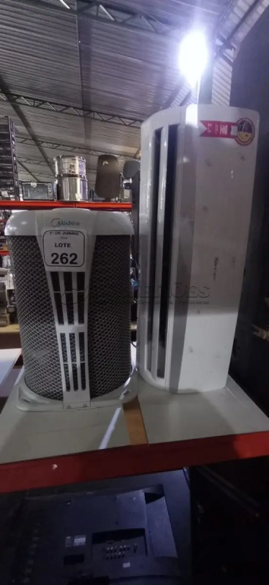 LOTE 262 - 01 AR CONDICIONADO DE 12.000 BTU/H COM CONDENSADORA MARCA MIDEA E EVAPORADORA MARCA SPRINGER. (NO ESTADO) ATENÇÃO! FAZER A VISITAÇÃO ANTES DE ARREMATAR, NÃO SABEMOS SE FUNCIONA, LEILÃO NÃO TEM GARANTIA E NEM DEVOLUÇÃO, SUJEITO A POSSÍVEIS AVARIAS VISÍVEIS/OCULTAS E/OU AUSÊNCIA DE COMPONENTES.