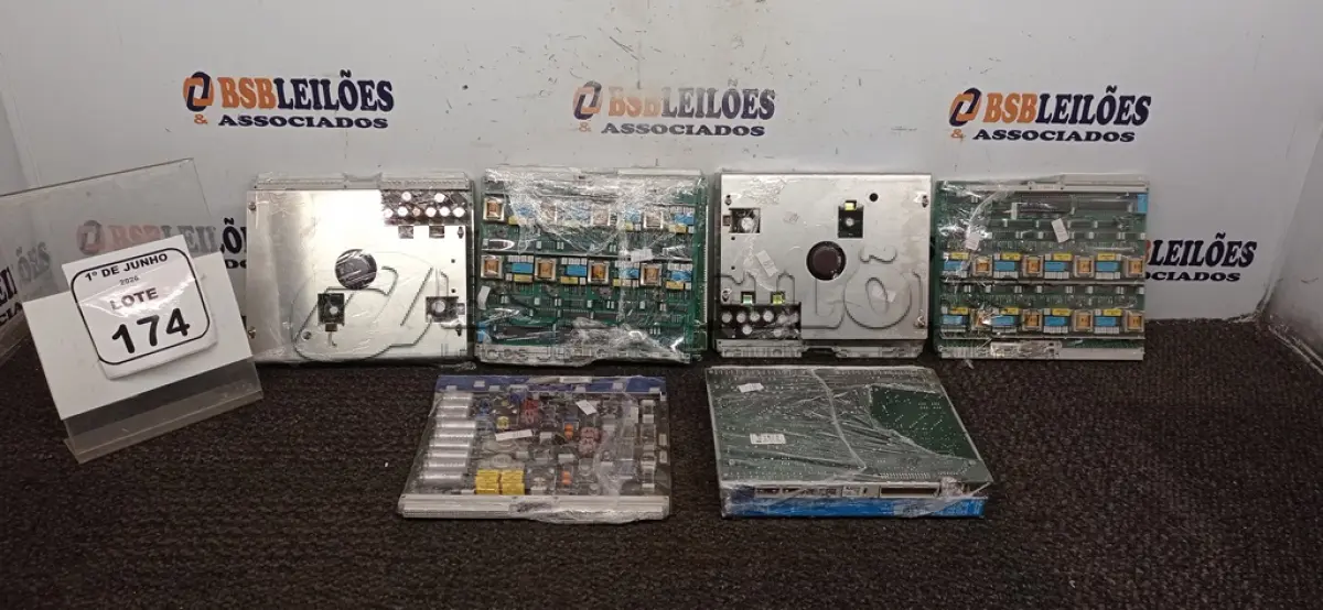LOTE 174 - 07 PLACAS DE CIRCUITO IMPRESSO DE CENTRAL TELEFÔNICA. (NO ESTADO) ATENÇÃO! FAZER A VISITAÇÃO ANTES DE ARREMATAR, NÃO SABEMOS SE FUNCIONA, LEILÃO NÃO TEM GARANTIA E NEM DEVOLUÇÃO, SUJEITO A POSSÍVEIS AVARIAS VISÍVEIS/OCULTAS E/OU AUSÊNCIA DE COMPONENTES.