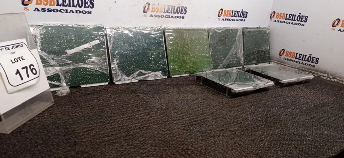 LOTE 176 - 07 PLACAS DE CENTRAL TELEFÔNICA MARCA ERICSSON. (NO ESTADO) ATENÇÃO! FAZER A VISITAÇÃO ANTES DE ARREMATAR, NÃO SABEMOS SE FUNCIONA, LEILÃO NÃO TEM GARANTIA E NEM DEVOLUÇÃO, SUJEITO A POSSÍVEIS AVARIAS VISÍVEIS/OCULTAS E/OU AUSÊNCIA DE COMPONENTES.