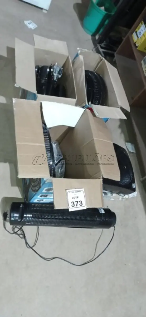 LOTE 373 - 05 VENTILADORES DE MODELOS DIVERSOS 220V MARCA MONDIAL DESMONTADOS INCOMPLETOS. (NO ESTADO) ATENÇÃO! FAZER A VISITAÇÃO ANTES DE ARREMATAR, NÃO SABEMOS SE FUNCIONA, LEILÃO NÃO TEM GARANTIA E NEM DEVOLUÇÃO, SUJEITO A POSSÍVEIS AVARIAS VISÍVEIS/OCULTAS E/OU AUSÊNCIA DE COMPONENTES.