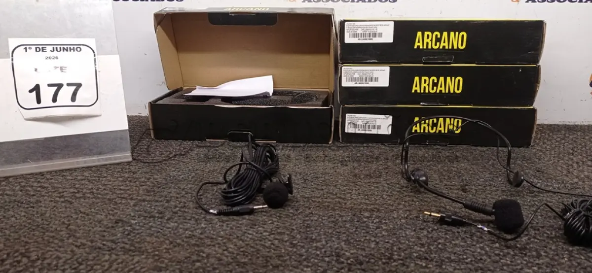 LOTE 177 - 04 MICROFONES AURICULAR COM MICROFONE DE LAPELA MODELO LA500 MARCA ARCANO. (NO ESTADO) ATENÇÃO! FAZER A VISITAÇÃO ANTES DE ARREMATAR, NÃO SABEMOS SE FUNCIONA, LEILÃO NÃO TEM GARANTIA E NEM DEVOLUÇÃO, SUJEITO A POSSÍVEIS AVARIAS VISÍVEIS/OCULTAS E/OU AUSÊNCIA DE COMPONENTES.