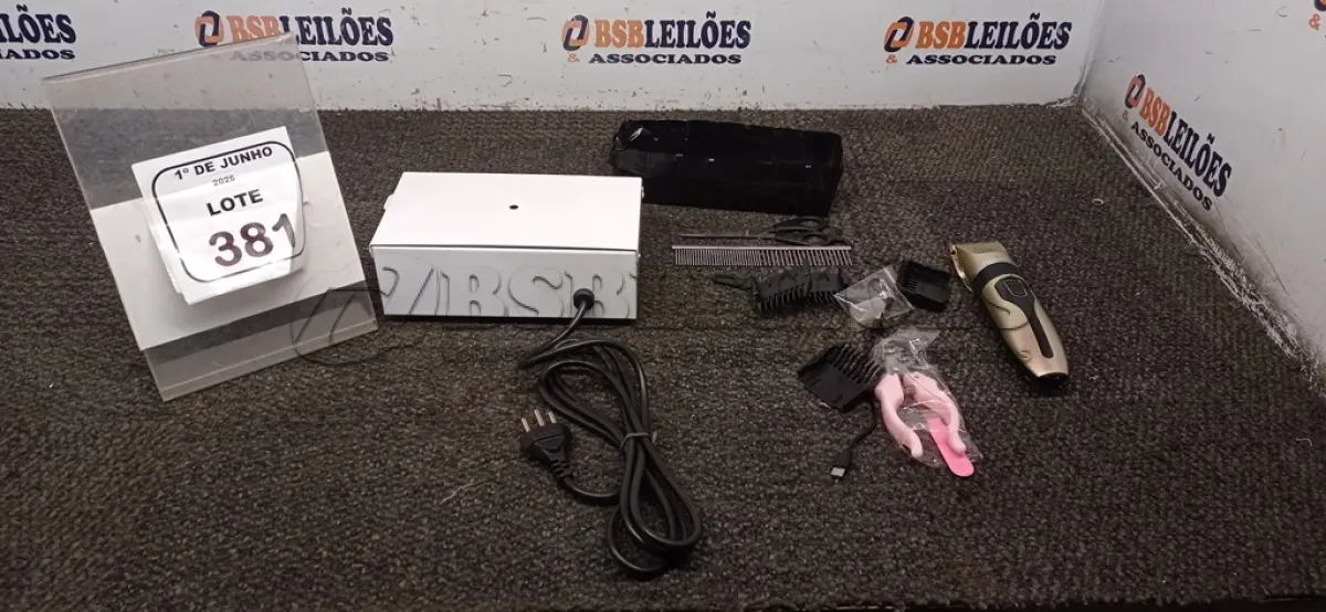 LOTE 381 - 01 MÁQUINA DE CORTAR PELOS DE PETS E 01 ESTUFA DE ESTERILIZAÇÃO PARA MANICURE. (NO ESTADO) ATENÇÃO! FAZER A VISITAÇÃO ANTES DE ARREMATAR, NÃO SABEMOS SE FUNCIONA, LEILÃO NÃO TEM GARANTIA E NEM DEVOLUÇÃO, SUJEITO A POSSÍVEIS AVARIAS VISÍVEIS/OCULTAS E/OU AUSÊNCIA DE COMPONENTES.