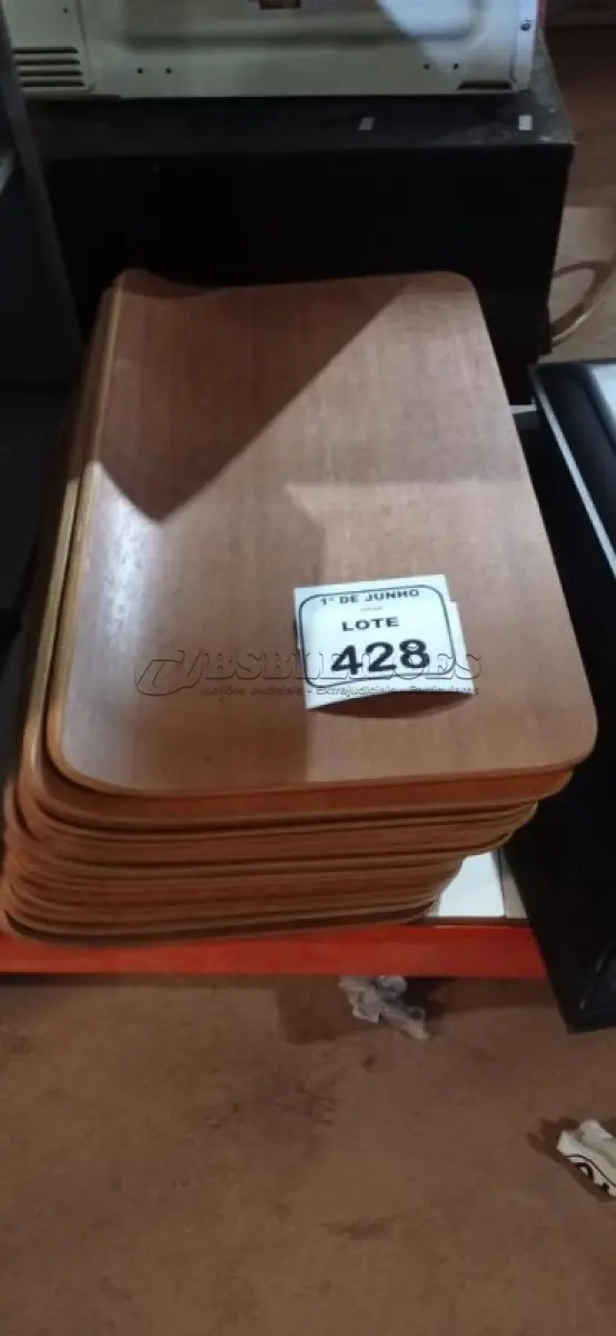 LOTE 428 - 20 PLACAS DE MADEIRA. (NO ESTADO) ATENÇÃO! FAZER A VISITAÇÃO ANTES DE ARREMATAR, NÃO SABEMOS SE FUNCIONA, LEILÃO NÃO TEM GARANTIA E NEM DEVOLUÇÃO, SUJEITO A POSSÍVEIS AVARIAS VISÍVEIS/OCULTAS E/OU AUSÊNCIA DE COMPONENTES.