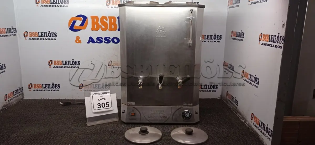 LOTE 305 - 01 CAFETEIRA INDUSTRIAL EM INOX MARCA MARCHESONI. (NO ESTADO) ATENÇÃO! FAZER A VISITAÇÃO ANTES DE ARREMATAR, NÃO SABEMOS SE FUNCIONA, LEILÃO NÃO TEM GARANTIA E NEM DEVOLUÇÃO, SUJEITO A POSSÍVEIS AVARIAS VISÍVEIS/OCULTAS E/OU AUSÊNCIA DE COMPONENTES.