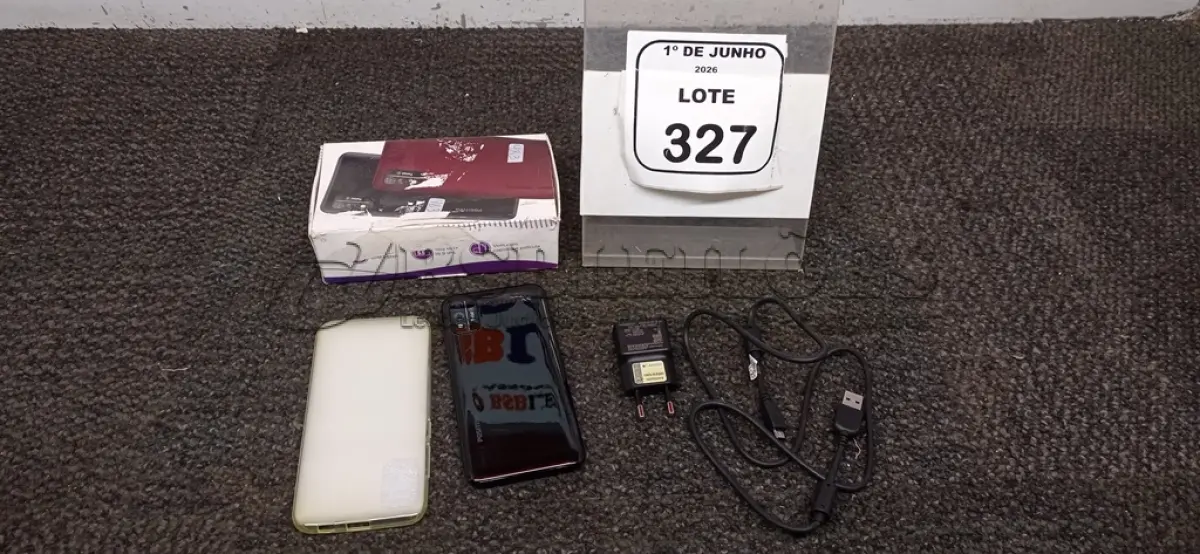 LOTE 327 - 01 SMARTPHONE COM CARREGADOR MODELO TWIST MARCA POSITIVO. (NO ESTADO) ATENÇÃO! FAZER A VISITAÇÃO ANTES DE ARREMATAR, NÃO SABEMOS SE FUNCIONA, LEILÃO NÃO TEM GARANTIA E NEM DEVOLUÇÃO, SUJEITO A POSSÍVEIS AVARIAS VISÍVEIS/OCULTAS E/OU AUSÊNCIA DE COMPONENTES.