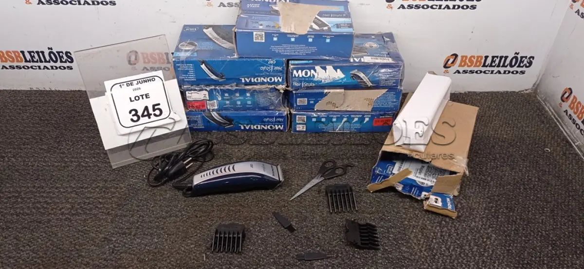 LOTE 345 - 08 MÁQUINAS DE CORTAR CABELO 220V MARCA MONDIAL. (NO ESTADO) ATENÇÃO! FAZER A VISITAÇÃO ANTES DE ARREMATAR, NÃO SABEMOS SE FUNCIONA, LEILÃO NÃO TEM GARANTIA E NEM DEVOLUÇÃO, SUJEITO A POSSÍVEIS AVARIAS VISÍVEIS/OCULTAS E/OU AUSÊNCIA DE COMPONENTES.