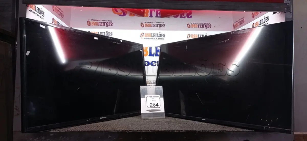 LOTE 284 - 01 TV 43’’ MARCA PHILIPS E 01 TV LCD 40’’ MARCA SAMSUNG. (NO ESTADO) ATENÇÃO! FAZER A VISITAÇÃO ANTES DE ARREMATAR, NÃO SABEMOS SE FUNCIONA, LEILÃO NÃO TEM GARANTIA E NEM DEVOLUÇÃO, SUJEITO A POSSÍVEIS AVARIAS VISÍVEIS/OCULTAS E/OU AUSÊNCIA DE COMPONENTES.