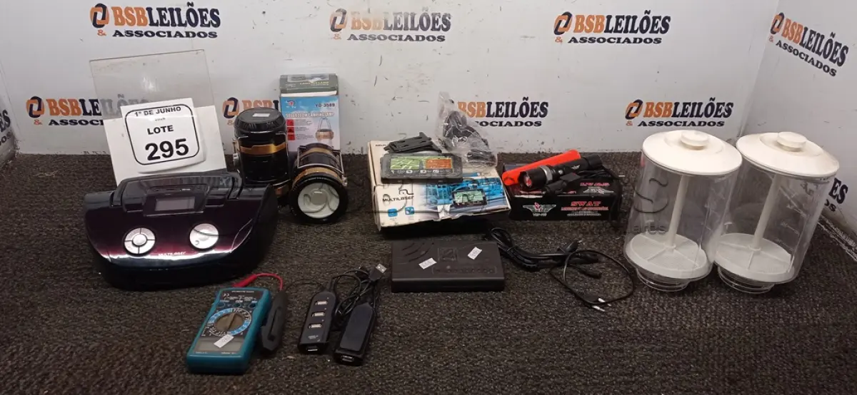 LOTE 295 - 01 MP3 BOOMBOX MARCA MULTILASER, 02 LUMINÁRIAS DE CAMPING, 02 MINIS COPOS DE LIQUIDIFICADOR, 01 ADAPTADOR DE USB, 01 MULTÍMETRO, 01 LANTERNA E 01 GPS MARCA MULTILASER. (NO ESTADO) ATENÇÃO! FAZER A VISITAÇÃO ANTES DE ARREMATAR, NÃO SABEMOS SE FUNCIONA, LEILÃO NÃO TEM GARANTIA E NEM DEVOLUÇÃO, SUJEITO A POSSÍVEIS AVARIAS VISÍVEIS/OCULTAS E/OU AUSÊNCIA DE COMPONENTES.