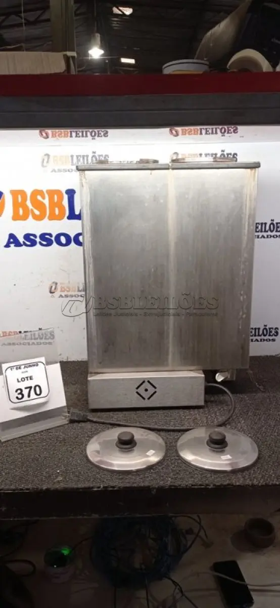 LOTE 370 - 01 CAFETEIRA INDUSTRIAL EM INOX MARCA MARCHESONI. (NO ESTADO) ATENÇÃO! FAZER A VISITAÇÃO ANTES DE ARREMATAR, NÃO SABEMOS SE FUNCIONA, LEILÃO NÃO TEM GARANTIA E NEM DEVOLUÇÃO, SUJEITO A POSSÍVEIS AVARIAS VISÍVEIS/OCULTAS E/OU AUSÊNCIA DE COMPONENTES.