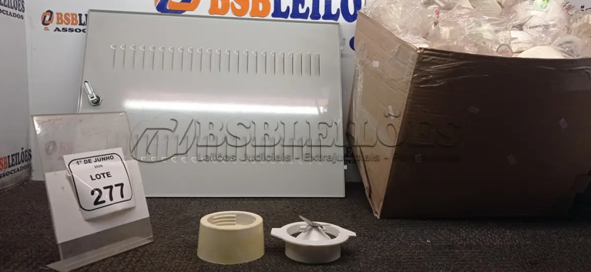 LOTE 277 - 01 LOTE COM GRANDE QUANTIDADE DE ACOPLAMENTOS E BASE DE LIQUIDIFICADORES. (NO ESTADO) ATENÇÃO! FAZER A VISITAÇÃO ANTES DE ARREMATAR, NÃO SABEMOS SE FUNCIONA, LEILÃO NÃO TEM GARANTIA E NEM DEVOLUÇÃO, SUJEITO A POSSÍVEIS AVARIAS VISÍVEIS/OCULTAS E/OU AUSÊNCIA DE COMPONENTES.