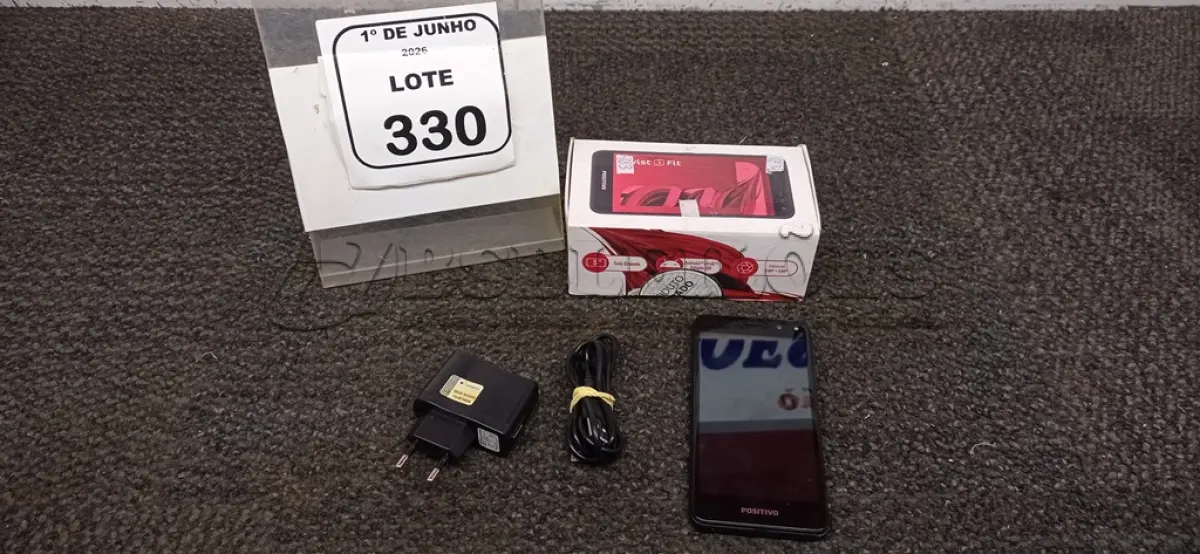 LOTE 330 - 01 SMARTPHONE COM CARREGADOR MODELO TWIST MARCA POSITIVO. (NO ESTADO) ATENÇÃO! FAZER A VISITAÇÃO ANTES DE ARREMATAR, NÃO SABEMOS SE FUNCIONA, LEILÃO NÃO TEM GARANTIA E NEM DEVOLUÇÃO, SUJEITO A POSSÍVEIS AVARIAS VISÍVEIS/OCULTAS E/OU AUSÊNCIA DE COMPONENTES.