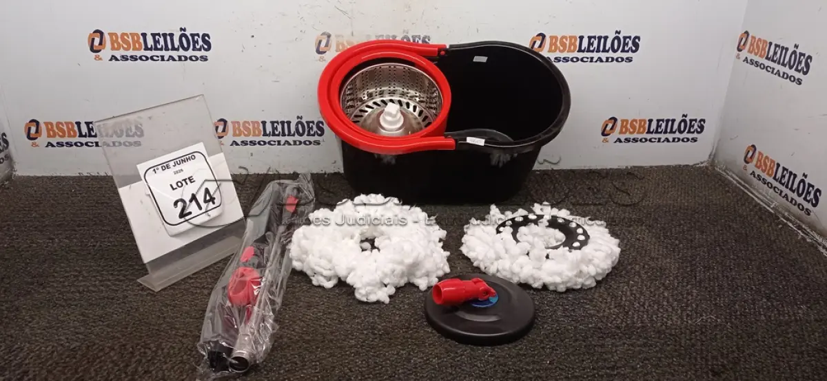 LOTE 214 - 01 ESFREGÃO GIRATÓRIO 360° MARCA MOP. (NO ESTADO) ATENÇÃO! FAZER A VISITAÇÃO ANTES DE ARREMATAR, NÃO SABEMOS SE FUNCIONA, LEILÃO NÃO TEM GARANTIA E NEM DEVOLUÇÃO, SUJEITO A POSSÍVEIS AVARIAS VISÍVEIS/OCULTAS E/OU AUSÊNCIA DE COMPONENTES.