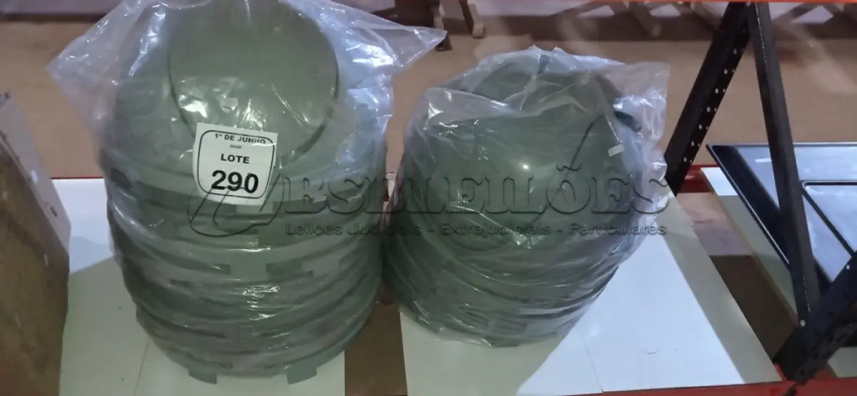 LOTE 290 - 01 LOTE COM VÁRIAS TAMPAS DE LIXEIRAS GRANDE REDONDAS. (NO ESTADO) ATENÇÃO! FAZER A VISITAÇÃO ANTES DE ARREMATAR, NÃO SABEMOS SE FUNCIONA, LEILÃO NÃO TEM GARANTIA E NEM DEVOLUÇÃO, SUJEITO A POSSÍVEIS AVARIAS VISÍVEIS/OCULTAS E/OU AUSÊNCIA DE COMPONENTES.