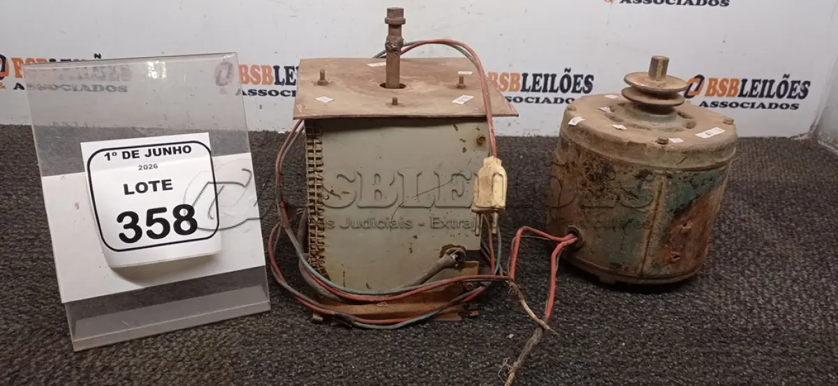 LOTE 358 - 01 MÁQUINA DE SOLDA E 01 MOTOR ELÉTRICO. (NO ESTADO) ATENÇÃO! FAZER A VISITAÇÃO ANTES DE ARREMATAR, NÃO SABEMOS SE FUNCIONA, LEILÃO NÃO TEM GARANTIA E NEM DEVOLUÇÃO, SUJEITO A POSSÍVEIS AVARIAS VISÍVEIS/OCULTAS E/OU AUSÊNCIA DE COMPONENTES.