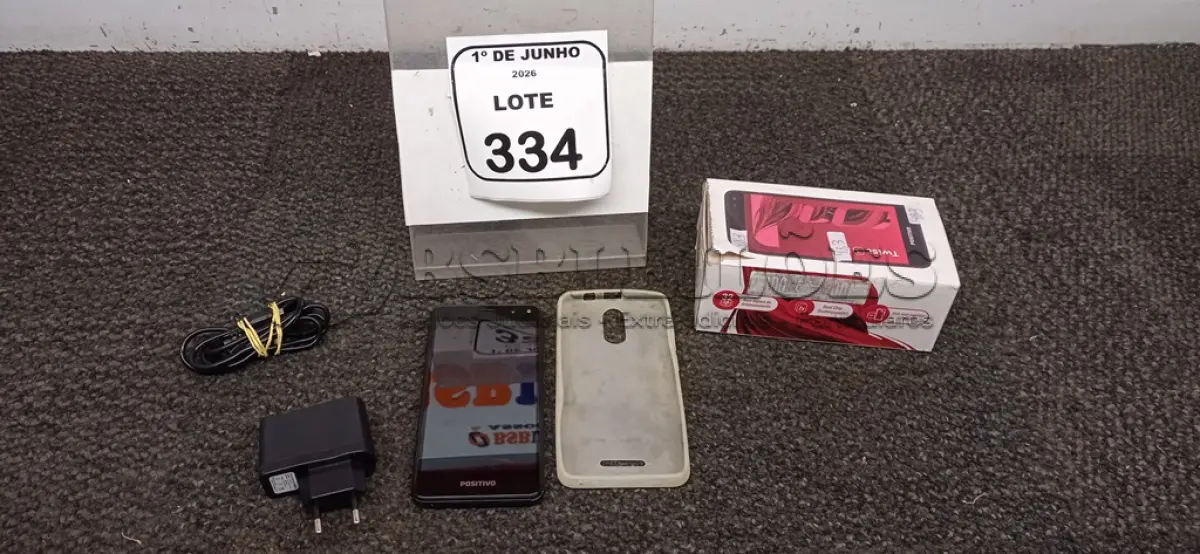 LOTE 334 - 01 SMARTPHONE COM CARREGADOR MODELO TWIST MARCA POSITIVO. (NO ESTADO) ATENÇÃO! FAZER A VISITAÇÃO ANTES DE ARREMATAR, NÃO SABEMOS SE FUNCIONA, LEILÃO NÃO TEM GARANTIA E NEM DEVOLUÇÃO, SUJEITO A POSSÍVEIS AVARIAS VISÍVEIS/OCULTAS E/OU AUSÊNCIA DE COMPONENTES.