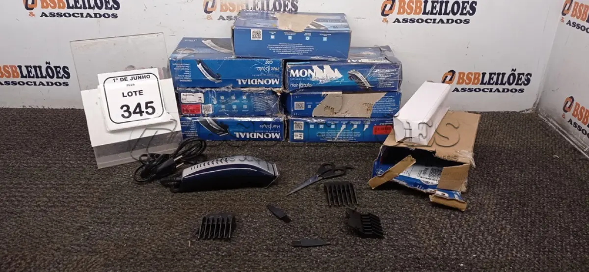 LOTE 345 - 08 MÁQUINAS DE CORTAR CABELO 220V MARCA MONDIAL. (NO ESTADO) ATENÇÃO! FAZER A VISITAÇÃO ANTES DE ARREMATAR, NÃO SABEMOS SE FUNCIONA, LEILÃO NÃO TEM GARANTIA E NEM DEVOLUÇÃO, SUJEITO A POSSÍVEIS AVARIAS VISÍVEIS/OCULTAS E/OU AUSÊNCIA DE COMPONENTES.
