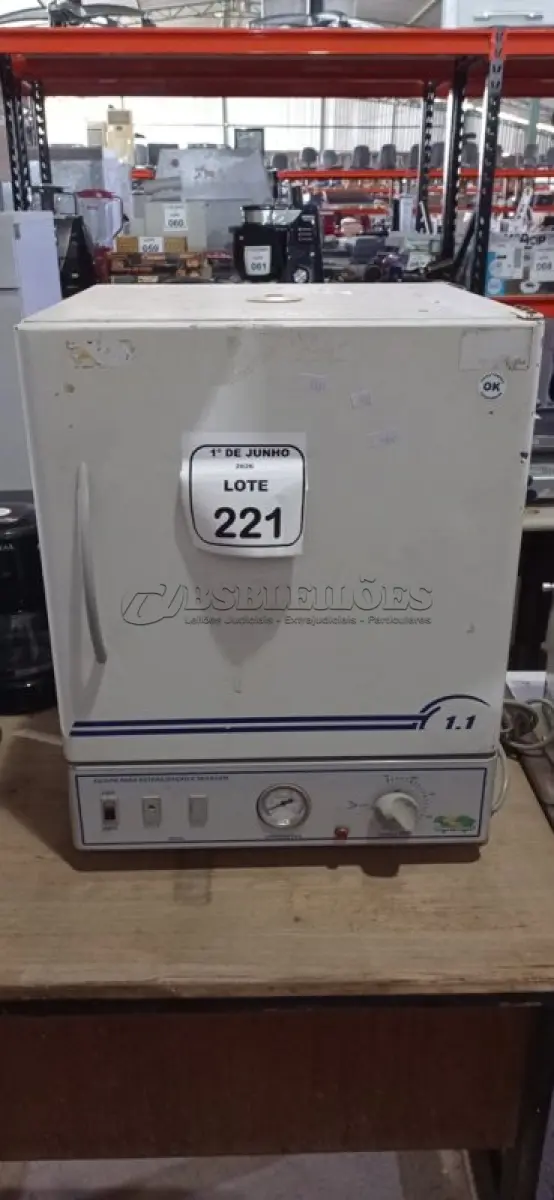 LOTE 221 - 01 ESTUFA PARA ESTERILIZAÇÃO E SECAGEM. (NO ESTADO) ATENÇÃO! FAZER A VISITAÇÃO ANTES DE ARREMATAR, NÃO SABEMOS SE FUNCIONA, LEILÃO NÃO TEM GARANTIA E NEM DEVOLUÇÃO, SUJEITO A POSSÍVEIS AVARIAS VISÍVEIS/OCULTAS E/OU AUSÊNCIA DE COMPONENTES.