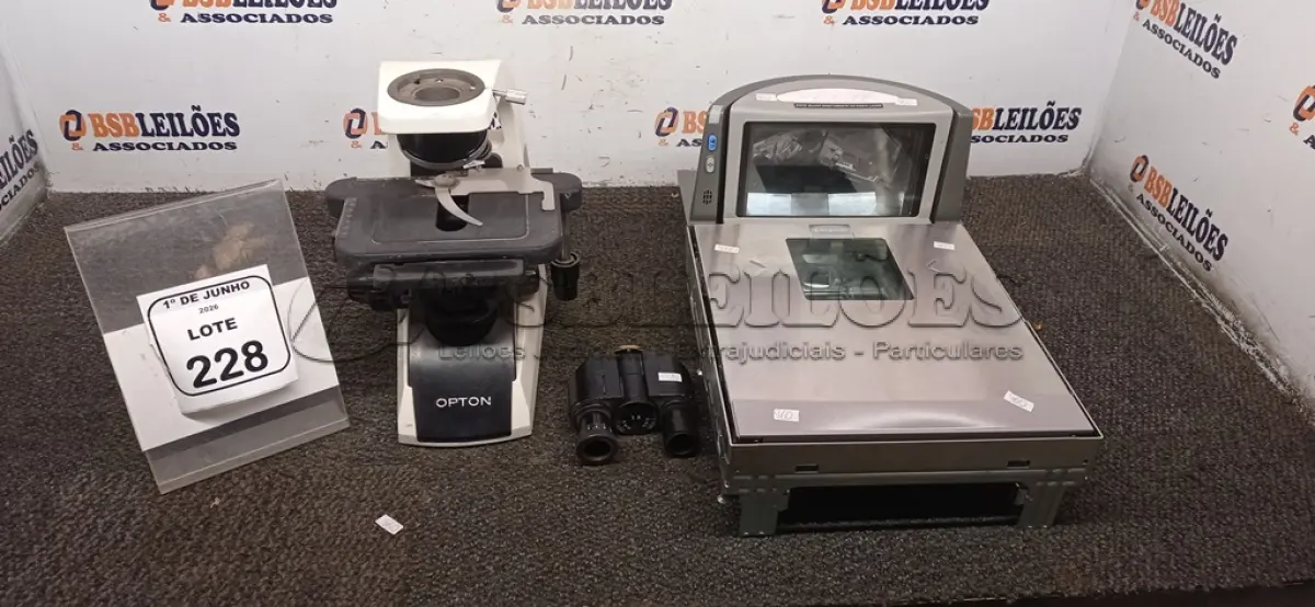 LOTE 228 - 01 MICROSCÓPIO INCOMPLETO E 01 BALANÇA COM LEITOR CHECKOUT MARCA DATALOGIC. (NO ESTADO) ATENÇÃO! FAZER A VISITAÇÃO ANTES DE ARREMATAR, NÃO SABEMOS SE FUNCIONA, LEILÃO NÃO TEM GARANTIA E NEM DEVOLUÇÃO, SUJEITO A POSSÍVEIS AVARIAS VISÍVEIS/OCULTAS E/OU AUSÊNCIA DE COMPONENTES.