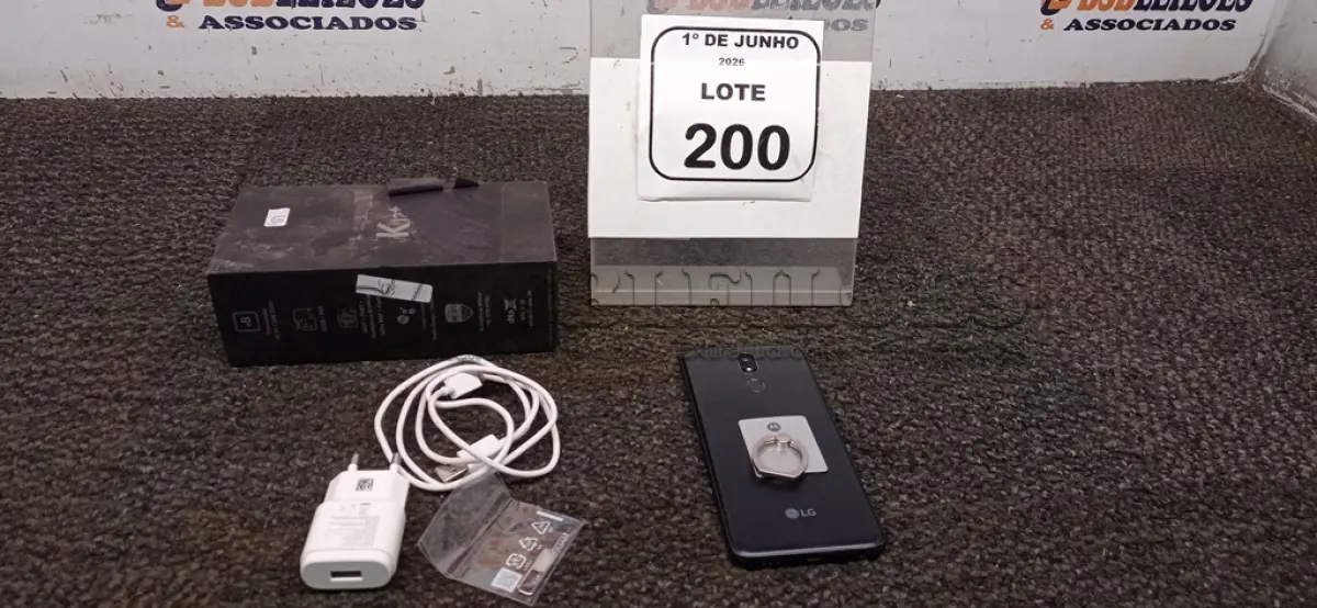 LOTE 200 - 01 SMARTPHONE MODELO K12 MARCA LG. (NO ESTADO) ATENÇÃO! FAZER A VISITAÇÃO ANTES DE ARREMATAR, NÃO SABEMOS SE FUNCIONA, LEILÃO NÃO TEM GARANTIA E NEM DEVOLUÇÃO, SUJEITO A POSSÍVEIS AVARIAS VISÍVEIS/OCULTAS E/OU AUSÊNCIA DE COMPONENTES.