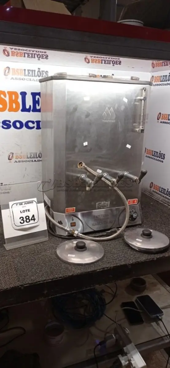 LOTE 384 - 01 CAFETEIRA INDUSTRIAL EM INOX MARCA MARCHESONI. (NO ESTADO) ATENÇÃO! FAZER A VISITAÇÃO ANTES DE ARREMATAR, NÃO SABEMOS SE FUNCIONA, LEILÃO NÃO TEM GARANTIA E NEM DEVOLUÇÃO, SUJEITO A POSSÍVEIS AVARIAS VISÍVEIS/OCULTAS E/OU AUSÊNCIA DE COMPONENTES.
