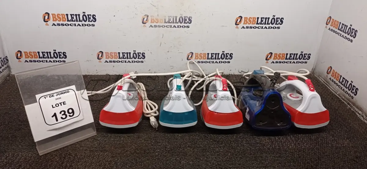 LOTE 139 - 05 FERROS DE PASSAR DE MODELOS DIVERSOS MARCA MONDIAL. (NO ESTADO) ATENÇÃO! FAZER A VISITAÇÃO ANTES DE ARREMATAR, NÃO SABEMOS SE FUNCIONA, LEILÃO NÃO TEM GARANTIA E NEM DEVOLUÇÃO, SUJEITO A POSSÍVEIS AVARIAS VISÍVEIS/OCULTAS E/OU AUSÊNCIA DE COMPONENTES.