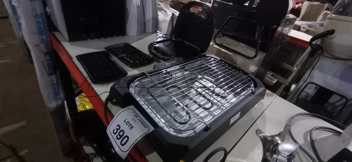 LOTE 390 - 01 CHURRASQUEIRA ELÉTRICA 220V MARCA MONDIAL E 01 SANDUICHEIRA 220V MARCA MONDIAL. (NO ESTADO) ATENÇÃO! FAZER A VISITAÇÃO ANTES DE ARREMATAR, NÃO SABEMOS SE FUNCIONA, LEILÃO NÃO TEM GARANTIA E NEM DEVOLUÇÃO, SUJEITO A POSSÍVEIS AVARIAS VISÍVEIS/OCULTAS E/OU AUSÊNCIA DE COMPONENTES.