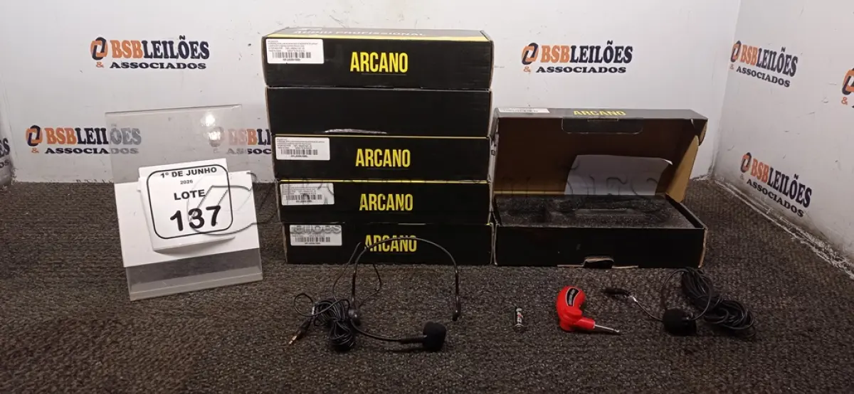 LOTE 137 - 06 MICROFONES AURICULAR COM MICROFONE DE LAPELA MODELO LA500 MARCA ARCANO. (NO ESTADO) ATENÇÃO! FAZER A VISITAÇÃO ANTES DE ARREMATAR, NÃO SABEMOS SE FUNCIONA, LEILÃO NÃO TEM GARANTIA E NEM DEVOLUÇÃO, SUJEITO A POSSÍVEIS AVARIAS VISÍVEIS/OCULTAS E/OU AUSÊNCIA DE COMPONENTES.