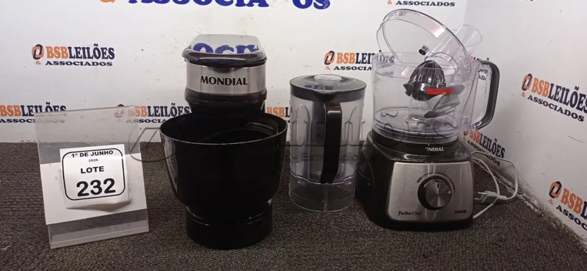 LOTE 232 - 01 BATEDEIRA PLANETÁRIA INCOMPLETA MARCA MONDIAL E 01 LIQUIDIFICADOR MODELO TURBO CHEF 220V MARCA MONDIAL. (NO ESTADO) ATENÇÃO! FAZER A VISITAÇÃO ANTES DE ARREMATAR, NÃO SABEMOS SE FUNCIONA, LEILÃO NÃO TEM GARANTIA E NEM DEVOLUÇÃO, SUJEITO A POSSÍVEIS AVARIAS VISÍVEIS/OCULTAS E/OU AUSÊNCIA DE COMPONENTES.
