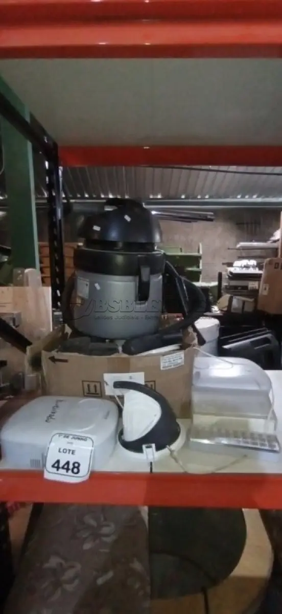 LOTE 448 - 01 ASPIRADOR DE PÓ MARCA ELECTROLUX, VÁRIAS LUMINÁRIAS DE EMBUTIR E CENTRAIS ELÉTRICAS MARCAS E MODELOS DIVERSOS. (NO ESTADO) ATENÇÃO! FAZER A VISITAÇÃO ANTES DE ARREMATAR, NÃO SABEMOS SE FUNCIONA, LEILÃO NÃO TEM GARANTIA E NEM DEVOLUÇÃO, SUJEITO A POSSÍVEIS AVARIAS VISÍVEIS/OCULTAS E/OU AUSÊNCIA DE COMPONENTES.
