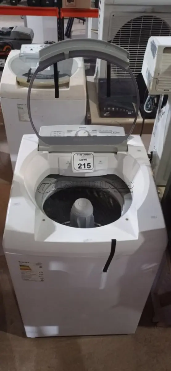LOTE 215 - 01 MÁQUINA DE LAVAR DE 11KG 220V MARCA BRASTEMP. (NO ESTADO) ATENÇÃO! FAZER A VISITAÇÃO ANTES DE ARREMATAR, NÃO SABEMOS SE FUNCIONA, LEILÃO NÃO TEM GARANTIA E NEM DEVOLUÇÃO, SUJEITO A POSSÍVEIS AVARIAS VISÍVEIS/OCULTAS E/OU AUSÊNCIA DE COMPONENTES.