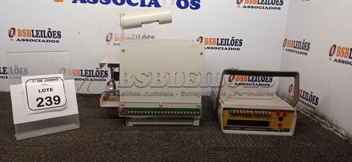 LOTE 239 - 01 MULTÍMETRO ANALÓGICOS MODELO MDM-8145 MARCA MINPA E 01 CAIXA DE CONDICIONAMENTO ANIMAL MODELO EP-102 COM PAINEL DE CONTROLE MODELO CS 0199 110V. (NO ESTADO) ATENÇÃO! FAZER A VISITAÇÃO ANTES DE ARREMATAR, NÃO SABEMOS SE FUNCIONA, LEILÃO NÃO TEM GARANTIA E NEM DEVOLUÇÃO, SUJEITO A POSSÍVEIS AVARIAS VISÍVEIS/OCULTAS E/OU AUSÊNCIA DE COMPONENTES.