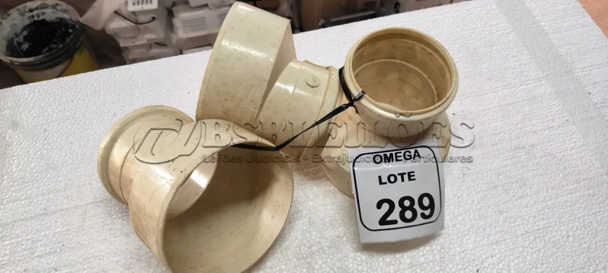 LOTE 289 - 03 BUCHAS EXCÊNTRICAS SOLD. DE REDUÇÃO CPVC - Ø 150X75MM. (NO ESTADO EM QUE SE ENCONTRA. SUJEITO A AVARIAS OCULTAS/VISÍVEIS.)