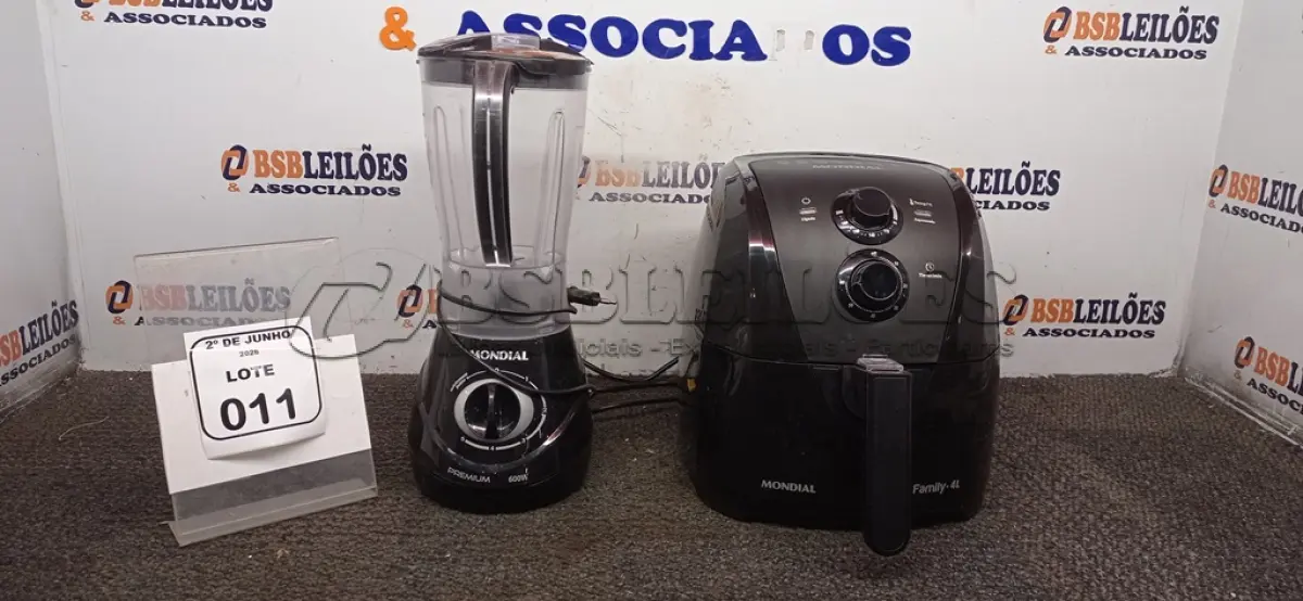 LOTE 011 - 01AIR FRYER 4L 220V MARCA MONDIAL E 01 LIQUIDIFICADOR 220V MARCA MONDIAL. (NO ESTADO) ATENÇÃO! FAZER A VISITAÇÃO ANTES DE ARREMATAR, NÃO SABEMOS SE FUNCIONA, LEILÃO NÃO TEM GARANTIA E NEM DEVOLUÇÃO, SUJEITO A POSSÍVEIS AVARIAS VISÍVEIS/OCULTAS E/OU AUSÊNCIA DE COMPONENTES.