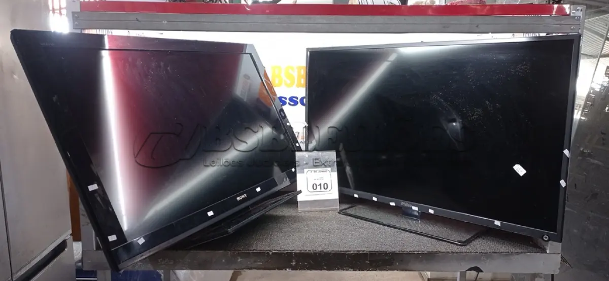 LOTE 010 - 01 TV 40’’ MARCA SONY E 01 TV 42’’ MARCA PHILCO PARA RETIRADA DE PEÇAS. (NO ESTADO) ATENÇÃO! FAZER A VISITAÇÃO ANTES DE ARREMATAR, NÃO SABEMOS SE FUNCIONA, LEILÃO NÃO TEM GARANTIA E NEM DEVOLUÇÃO, SUJEITO A POSSÍVEIS AVARIAS VISÍVEIS/OCULTAS E/OU AUSÊNCIA DE COMPONENTES.