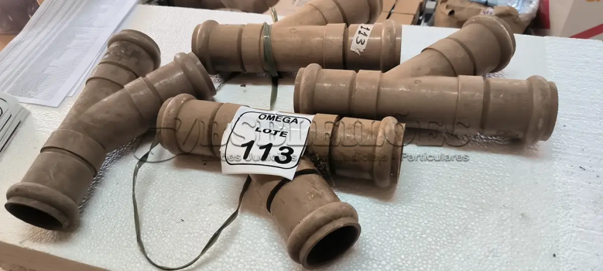 LOTE 113 - 04 JUNÇÕES "Y" SOLDÁVEL - Ø 50 - PVC MARROM. (NO ESTADO EM QUE SE ENCONTRA. SUJEITO A AVARIAS OCULTAS/VISÍVEIS.)