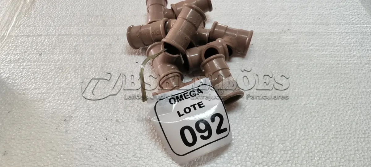 LOTE 092 - 10 TÊS COM REDUÇÃO, SOLD. Ø 32 X 25MM PVC MARROM. (NO ESTADO EM QUE SE ENCONTRA. SUJEITO A AVARIAS OCULTAS/VISÍVEIS.)