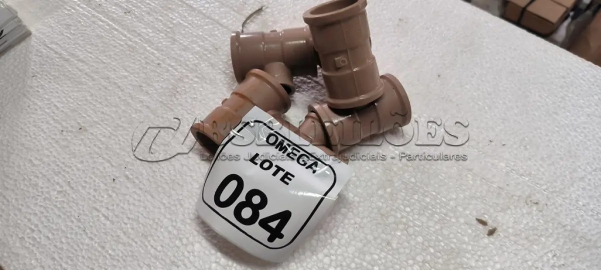 LOTE 084 - 06 TÊS COM REDUÇÃO, SOLD. Ø 40 X 25MM PVC MARROM. (NO ESTADO EM QUE SE ENCONTRA. SUJEITO A AVARIAS OCULTAS/VISÍVEIS.)