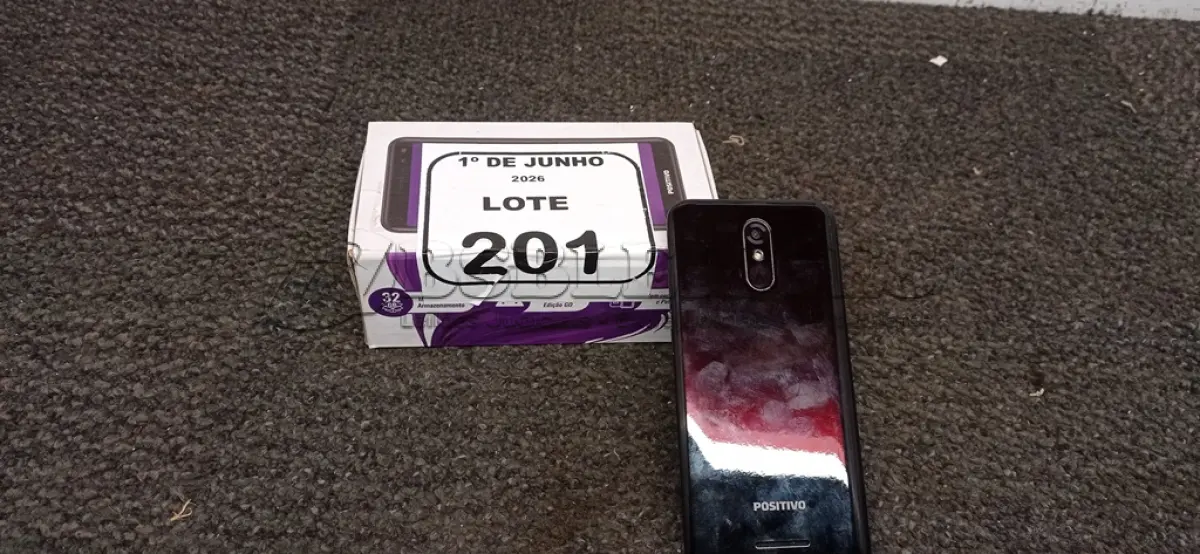LOTE 201 - 01 SMARTPHONE MODELO TWIST MARCA POSITIVO. (NO ESTADO) ATENÇÃO! FAZER A VISITAÇÃO ANTES DE ARREMATAR, NÃO SABEMOS SE FUNCIONA, LEILÃO NÃO TEM GARANTIA E NEM DEVOLUÇÃO, SUJEITO A POSSÍVEIS AVARIAS VISÍVEIS/OCULTAS E/OU AUSÊNCIA DE COMPONENTES.