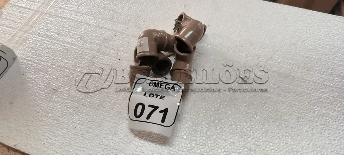 LOTE 071 - 08 JOELHOS 90º SOLD. Ø 32MM - PVC MARROM. (NO ESTADO EM QUE SE ENCONTRA. SUJEITO A AVARIAS OCULTAS/VISÍVEIS.)