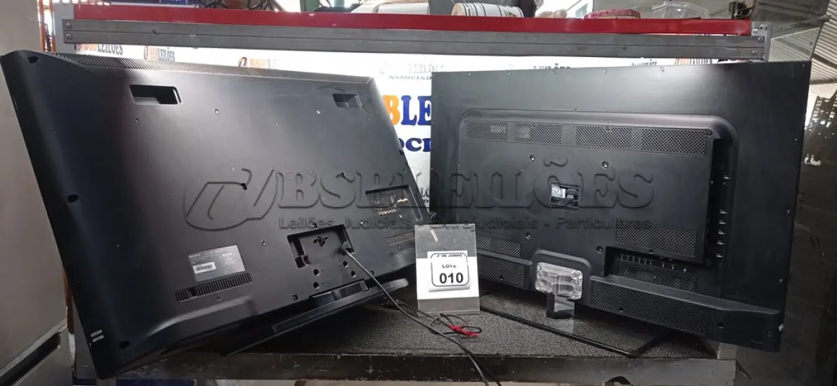 LOTE 010 - 01 TV 40’’ MARCA SONY E 01 TV 42’’ MARCA PHILCO PARA RETIRADA DE PEÇAS. (NO ESTADO) ATENÇÃO! FAZER A VISITAÇÃO ANTES DE ARREMATAR, NÃO SABEMOS SE FUNCIONA, LEILÃO NÃO TEM GARANTIA E NEM DEVOLUÇÃO, SUJEITO A POSSÍVEIS AVARIAS VISÍVEIS/OCULTAS E/OU AUSÊNCIA DE COMPONENTES.
