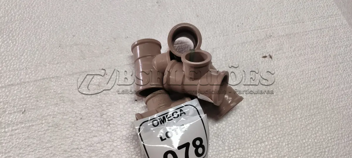 LOTE 078 - 05 TÊS COM REDUÇÃO, SOLD. Ø 40 X 32MM PVC MARROM. (NO ESTADO EM QUE SE ENCONTRA. SUJEITO A AVARIAS OCULTAS/VISÍVEIS.)