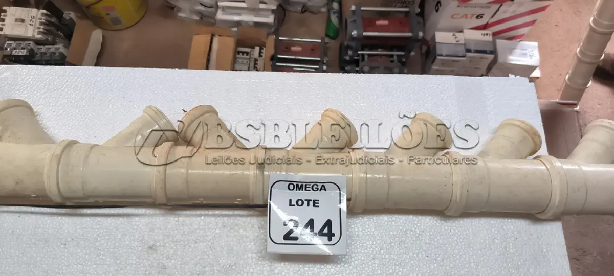 LOTE 244 - 09 JUNÇÕES "Y" PVC SOLD. COM REDUÇÃO - Ø 75 X 50MM. (NO ESTADO EM QUE SE ENCONTRA. SUJEITO A AVARIAS OCULTAS/VISÍVEIS.)