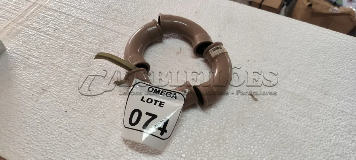 LOTE 074 - 04 CURVAS LONGAS SOLD. Ø 32MM - PVC MARROM. (NO ESTADO EM QUE SE ENCONTRA. SUJEITO A AVARIAS OCULTAS/VISÍVEIS.)