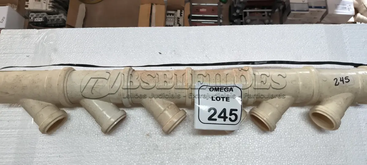 LOTE 245 - 06 JUNÇÕES "Y" PVC SOLD. COM REDUÇÃO - Ø 75 X 50MM. (NO ESTADO EM QUE SE ENCONTRA. SUJEITO A AVARIAS OCULTAS/VISÍVEIS.)