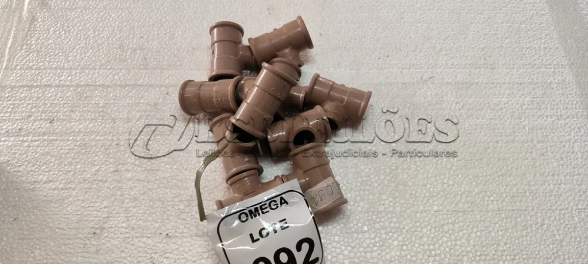 LOTE 092 - 10 TÊS COM REDUÇÃO, SOLD. Ø 32 X 25MM PVC MARROM. (NO ESTADO EM QUE SE ENCONTRA. SUJEITO A AVARIAS OCULTAS/VISÍVEIS.)