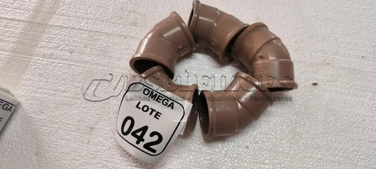 LOTE 042 - 05 JOELHOS 45º SOLD. Ø 60MM - PVC MARROM. (NO ESTADO EM QUE SE ENCONTRA. SUJEITO A AVARIAS OCULTAS/VISÍVEIS.)