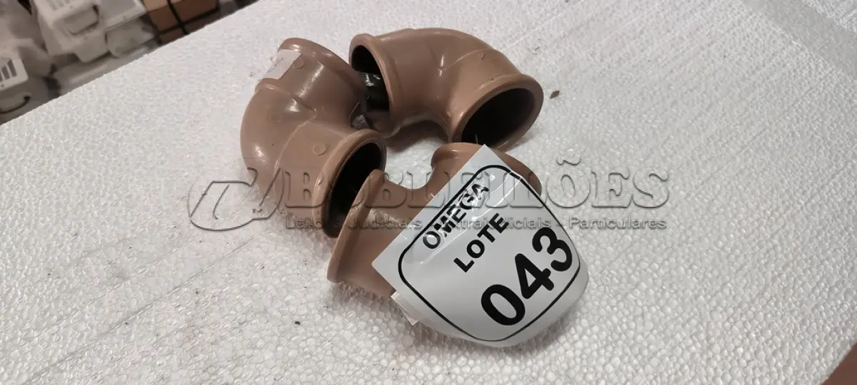 LOTE 043 - 03 JOELHOS 90º SOLD. Ø 60MM - PVC MARROM. (NO ESTADO EM QUE SE ENCONTRA. SUJEITO A AVARIAS OCULTAS/VISÍVEIS.)